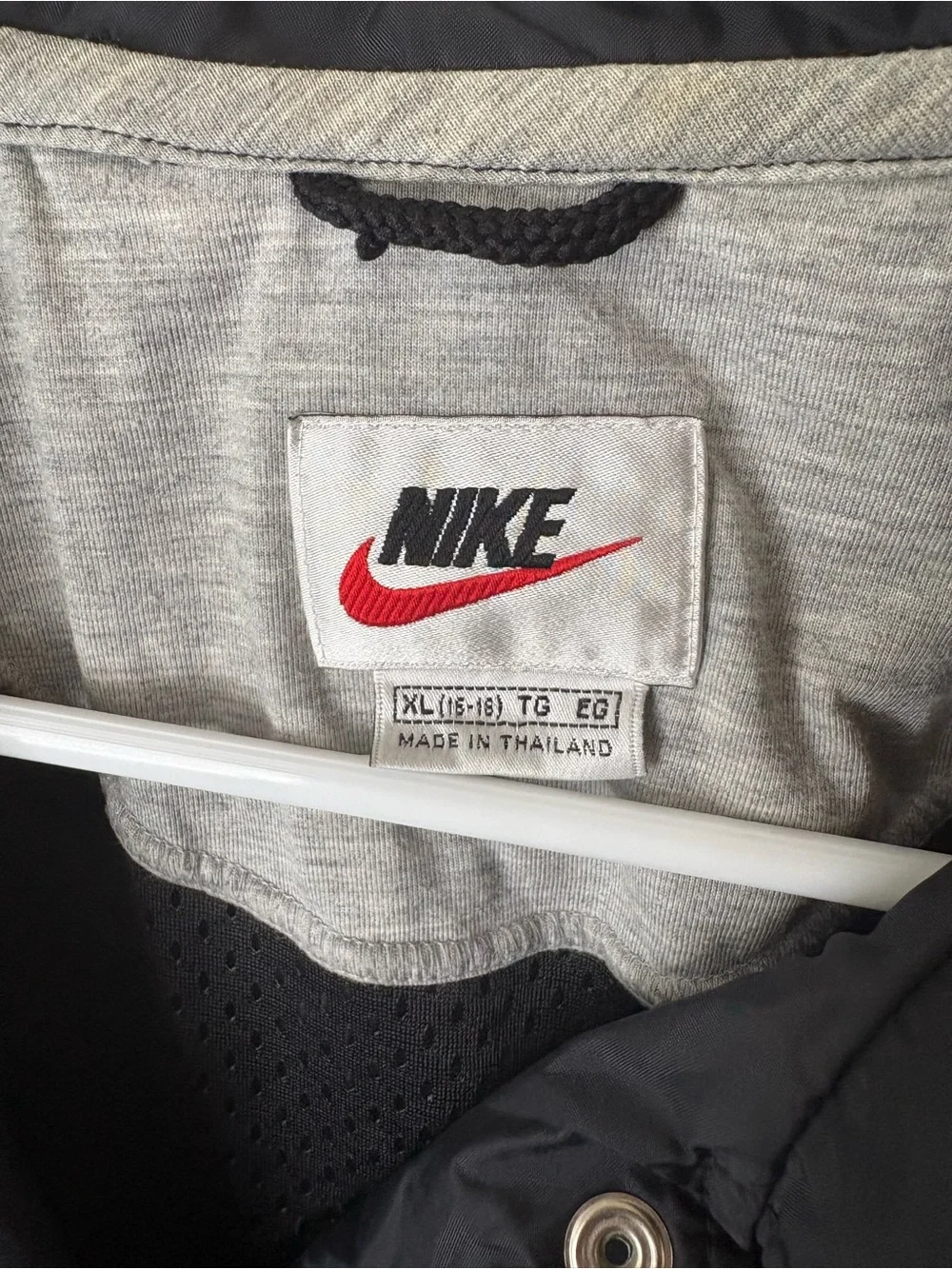 Vintage Nike Women's Black Windbreaker with Olive Panels - XL (16-18)